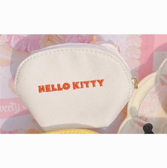 Hello Kitty Patent Coin Purse - Picture 4 of 6